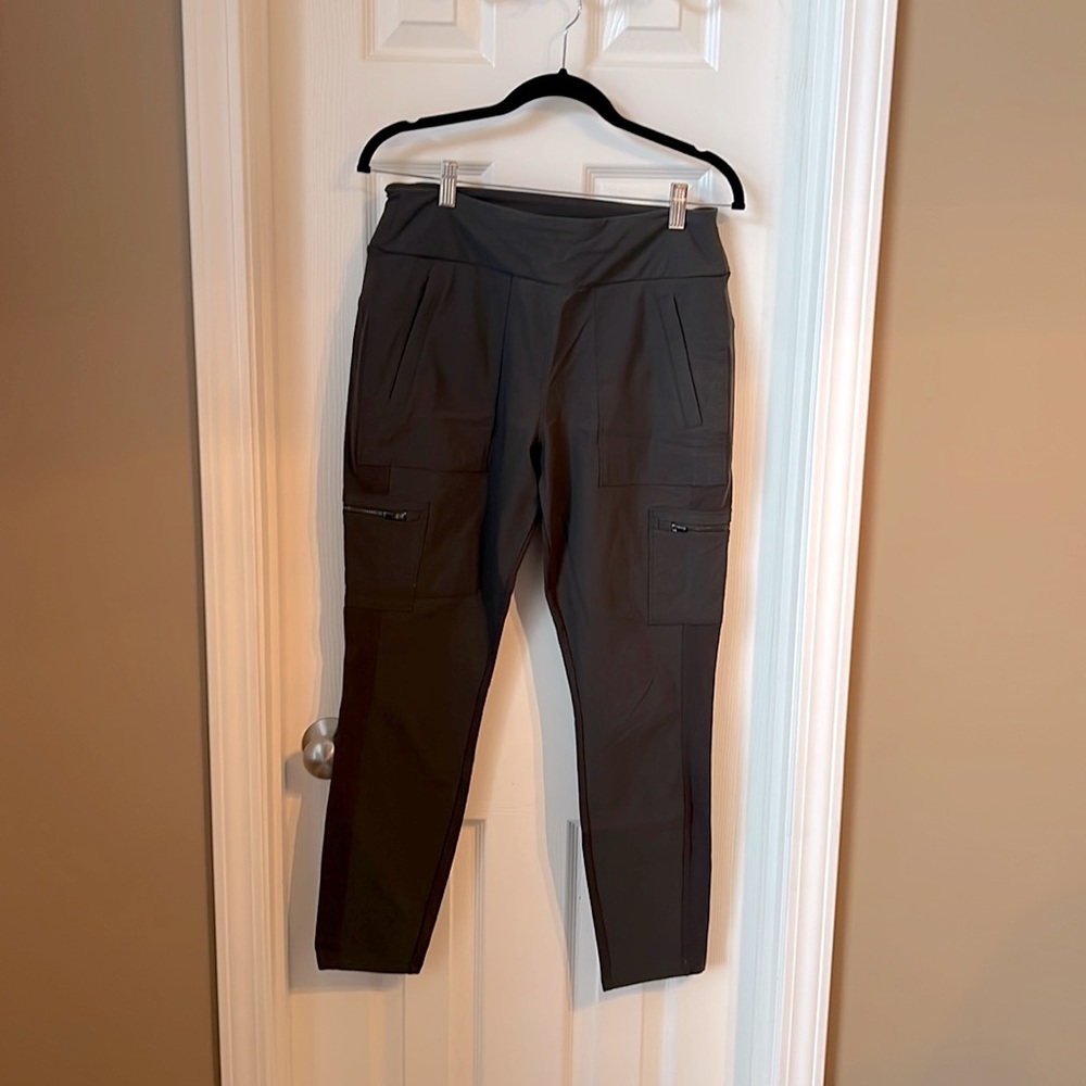 Athleta Headlands Hybrid Cargo, Size 12, greenish-gray color